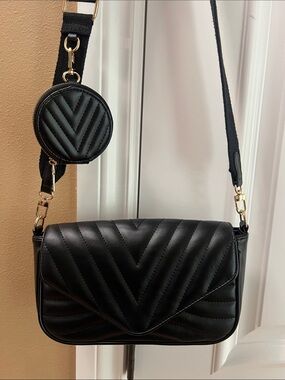 Quilted Black Crossbody Bag with Coin Pouch - Women